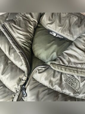 The North Face Women's Olive down Puffer Jacket
